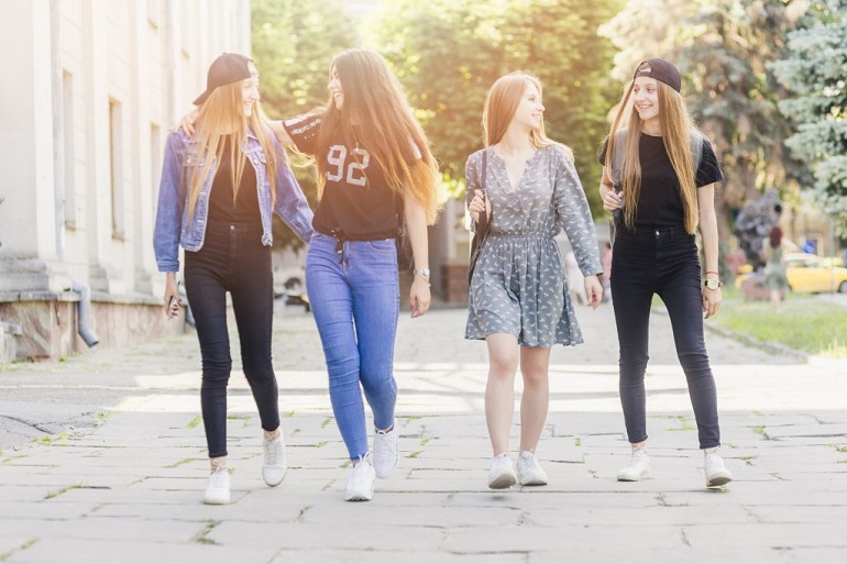 Tips to Help Your Teen Daughter Make the Right Clothing Choices